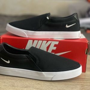 Nike women’s shoes size 9 New!!! Never Worn